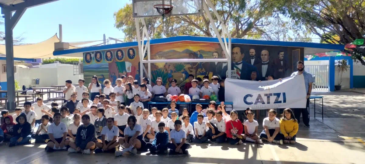 Comunidad escolar apoyada por Fundación Catzi