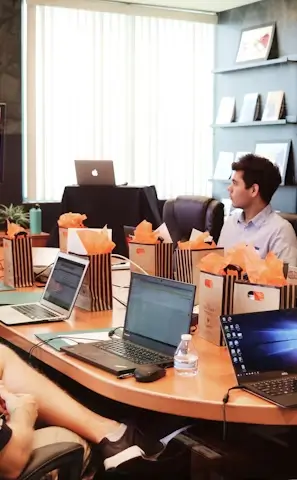 Profesionales en capacitación industrial con programas de formación